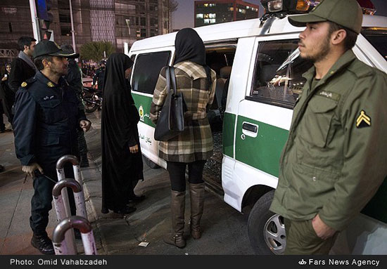 Risultati immagini per ‫پلیس زن ایرانی حجاب اجباری‬‎