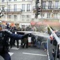 درگیری میان پلیس و تظاهرکنندگان در میدان جمهوری پاریس