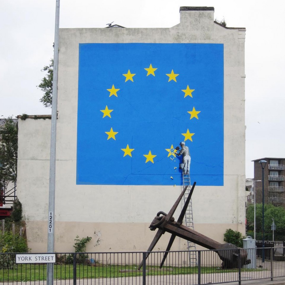 بنکسی مسئولیت خردکردن ستاره پرچم اتحادیه اروپا را برعهده گرفت