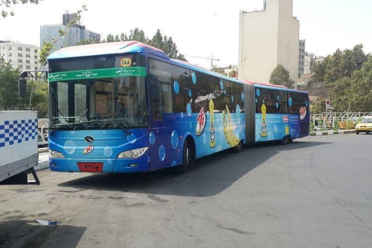 اعتراض عضو شورای شهر به پوشاندن شیشه اتوبوس‌ها با آگهی