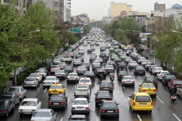 شهروندان تهرانی ۲۲ میلیون ساعت از عمر خود را در ترافیک سپری می‌کنند