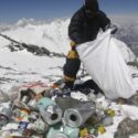 بلندترین قله جهان پر از زباله شده است