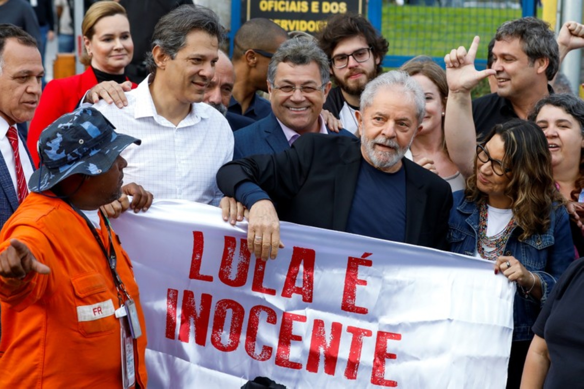 لولا رئیس‌جمهور محبوب پیشین برزیل به طور موقت آزاد شد