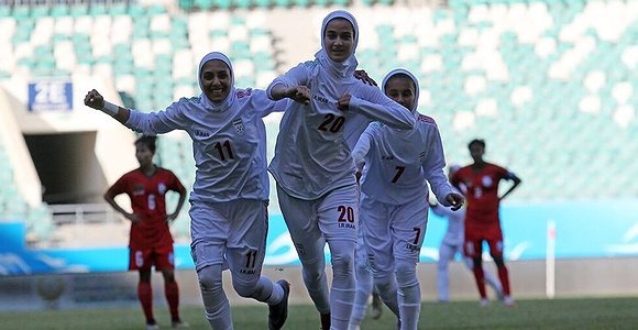 حمله «دولت‌مردان» به لباس تیم ملی فوتبال زنان