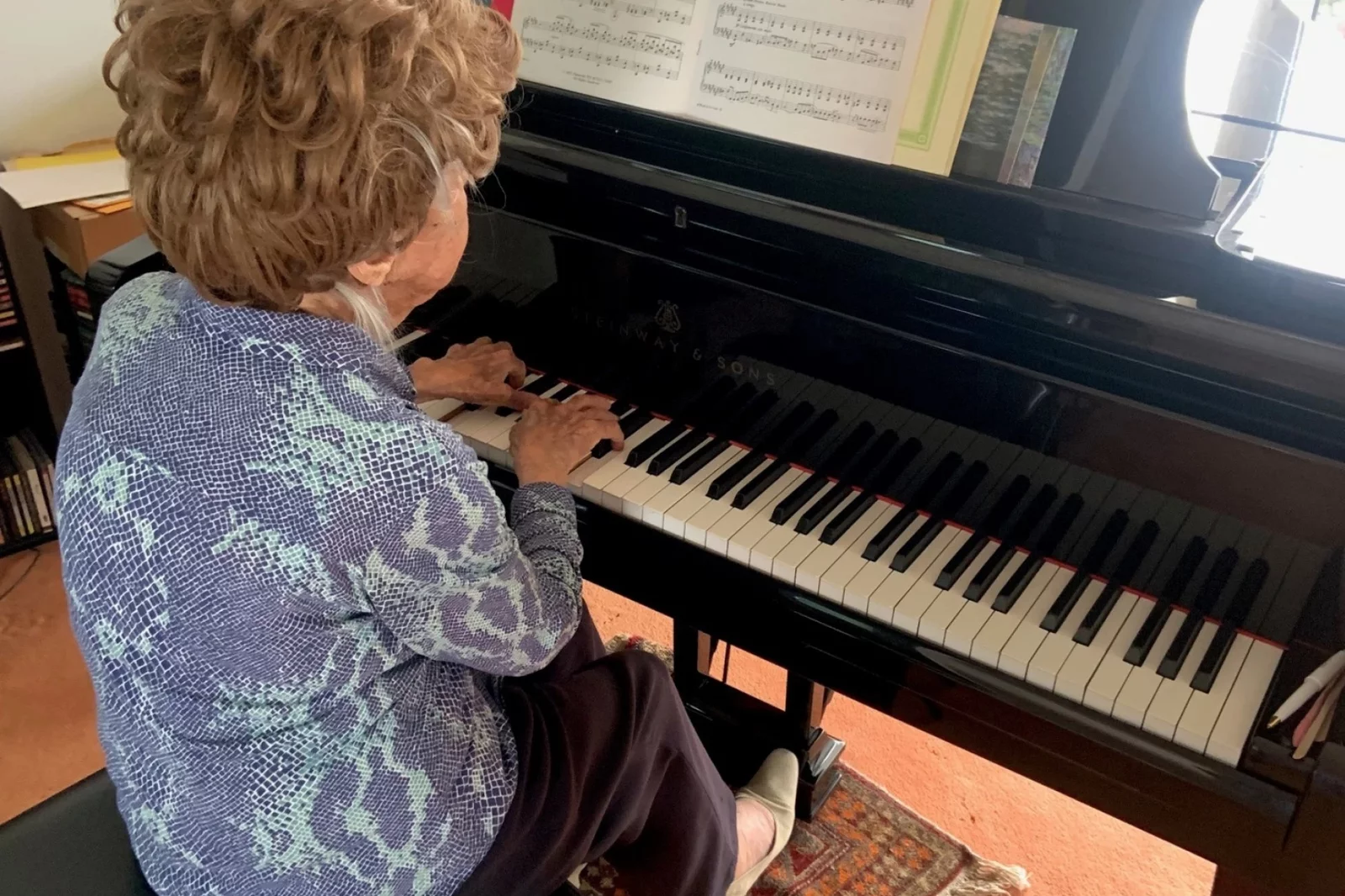 یک زن ۱۰۷ ساله آلبوم موسیقی خود را منتشر کرد