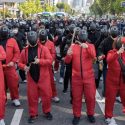کارکنان کره‌جنوبی با لباس «بازی‌ مرکب» اعتصاب کردند