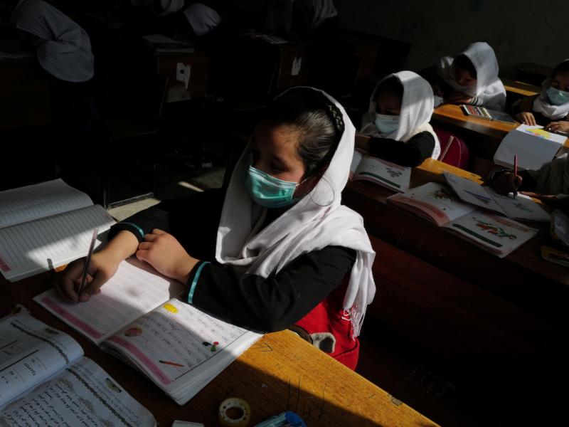 پنجاه درصد مراکز آموزشی در افغانستان بسته شدند