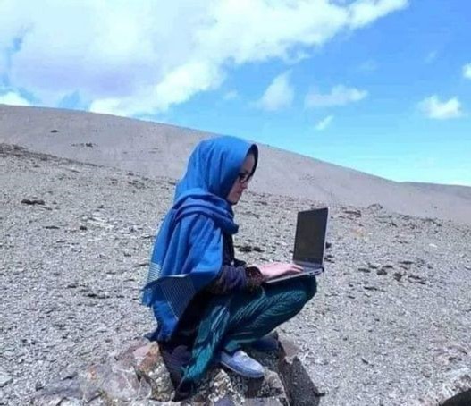 آموزش آنلاین؛ تلاش برای آموزش دخترانی که از رفتن به مکتب از سوی طالبان منع شده‌اند